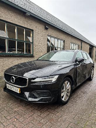  Volvo V-60 2.0 D3 Momentum pro 2020/7