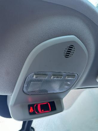 Peugeot 3008 1.6 VTi ST picture 19