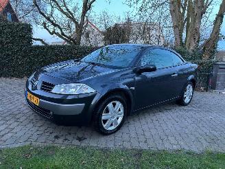 krockskadad bil auto Renault Mégane Coupe Cabriolet 2.0-16V Privilège Luxe 2005/6