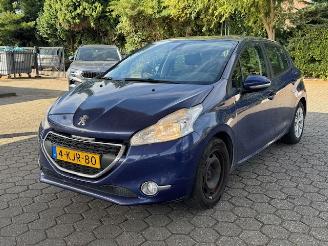skadebil auto Peugeot 208 1.2 VTI   ( INRUIL VERKREGEN ) 2013/6
