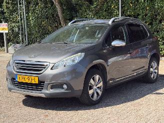 Unfallwagen Peugeot 2008 1.2 VTi Acces. TREKHAAK | KLIMA | NAVI | CRUISE CONTROL. 2013/12