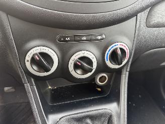 Hyundai I-10 1.1 active cool picture 11