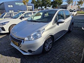 damaged passenger cars Peugeot 208 1.4 VTI Active 2013/7