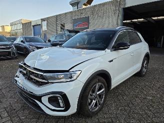 damaged passenger cars Volkswagen T-Roc 1.5TSI R-Line DSG Virtual Navi IQ-Light Sport-Mode Massage Camera Sfeerverl. Stoelverw. Trekhaak Ecc Acc 110KW/150PK 2025/5