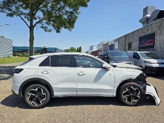 krockskadad bil auto Volkswagen T-Roc R-Line 1.5eTSI IQ-Light Drive-Mode Camera Virtual Keyless Sfeerverl. Trekhaak 110KW/150PK 2026/2