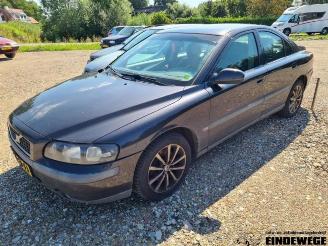 Coche siniestrado Volvo S-60 S60 I (RS/HV), Sedan, 2000 / 2010 2.4 20V 170 2002/1
