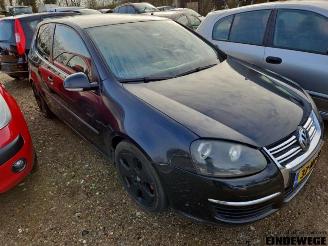 Coche siniestrado Volkswagen Golf Golf V (1K1), Hatchback, 2003 / 2010 1.6 FSI 16V 2004/2