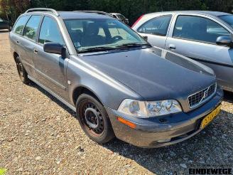 Salvage car Volvo V-40 V40 (VW), Combi, 1995 / 2004 2.0 16V Turbo 2003/5