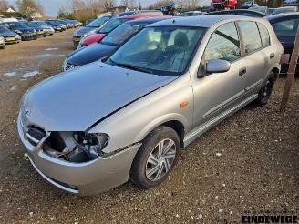 Salvage car Nissan Almera Almera (N16), Hatchback, 2000 / 2006 1.5 16V 2002/8