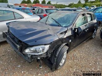 Vrakbiler auto Volvo V-60 V60 I (FW/GW), Combi, 2010 / 2018 2.0 D3 20V 2013/9