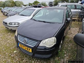 Coche siniestrado Volkswagen Polo Polo IV (9N1/2/3), Hatchback, 2001 / 2012 1.4 16V 2006/9