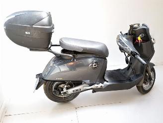 krockskadad bil bromfiets Super Soco  50 2024/1
