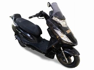skadebil bromfiets Kymco  DINK 2014/7