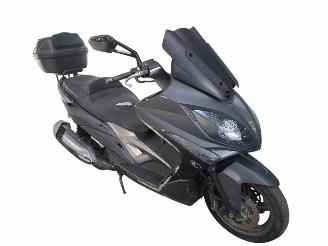 krockskadad bil bromfiets Kymco  XCITY L 2013/6