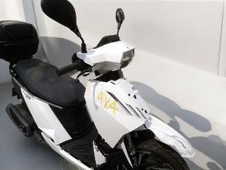 Peugeot  TWEET picture 5