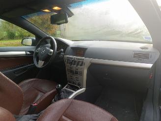 Opel Astra H TWINTOP CABRIOLET 1.9 CDTI- 16V TURBO picture 5