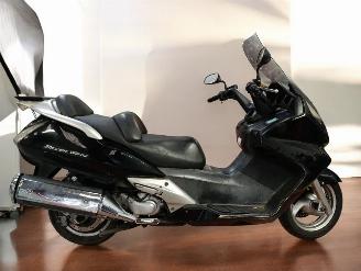 krockskadad bil bromfiets Honda  FJS SILVERWING 2007/7