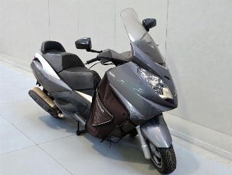 skadebil bromfiets Peugeot  SATELIS 2008/2