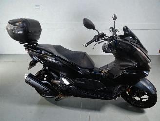 Schade scooter Honda  PCX 2022/3
