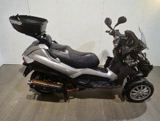 Vaurioauto  scooters Piaggio  MP3 2009/8