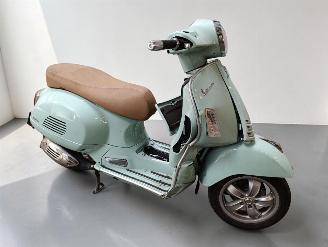 skadebil bromfiets Piaggio  GTS 2023/6