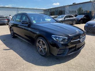 skadebil auto Mercedes E-klasse 300 T AMG Lin *PANO - NAVI - KAM* 2022/2