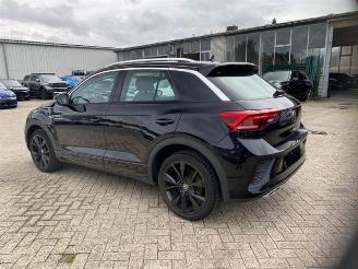 Vaurioauto  passenger cars Volkswagen T-Roc 1.5 TSI DSG R-Line * KAM - NAV - LED * 2024/1