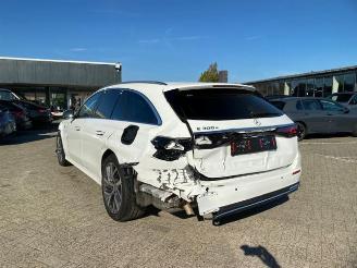 skadebil auto Mercedes E-klasse 300 T Avantgard * KAM - AHK - NAV * 2025/2