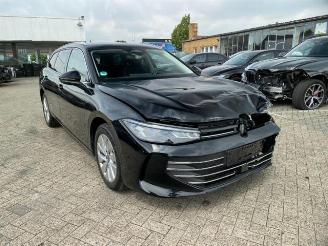 Schadeauto Volkswagen Passat Variant Business 1.5 TSI eHybrid 2025/3