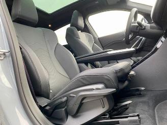 BMW iX2 eDrive20 M Sport *PANO - AHK - KAM - NAVI* picture 24