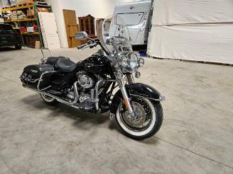 krockskadad bil motor Harley-Davidson Road King FLHR Kesstech 2011/3