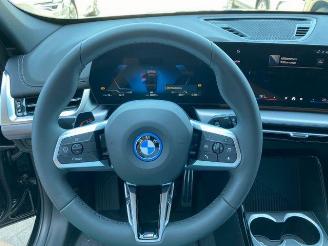 BMW iX1 eDrive20 M Sport KAM/H&K picture 13