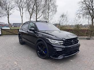 Damaged car Volkswagen Tiguan Tiguan R 4Motion Panorama Akrapovic Leerr Trekhaak VOL! 2023/4
