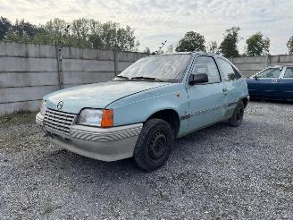 Coche accidentado Opel Kadett 1 OWNER 1985/1