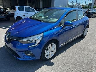 Vaurioauto  passenger cars Renault Clio HYBRYD E TECH 2022/3