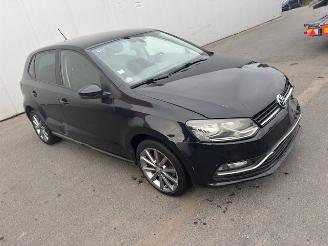 Schadeauto Volkswagen Polo  2015/2
