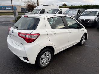 damaged passenger cars Toyota Yaris HYBRID AUTOMAAT 2018/12