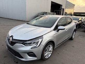 krockskadad bil auto Renault Clio  2021/3