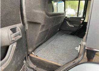 Jeep Wrangler UNLIMITED 2.8CRD L4 AWD LR E5 picture 6