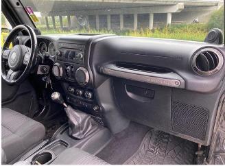 Jeep Wrangler UNLIMITED 2.8CRD L4 AWD LR E5 picture 11