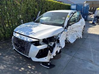 Uttjänta bilar auto Peugeot 208 208 II (UB/UH/UP), Hatchback 5-drs, 2019 1.2 Hybrid 100 2025/4