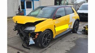 Salvage car Renault 4 5 E-Tech electric, Hatchback 5-drs, 2024 52 kWh 2024/11