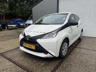 Vaurioauto  passenger cars Toyota Aygo 1.0 X-now Airco NAP! Lichte schade 2017/1