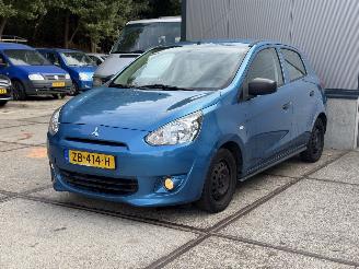 krockskadad bil auto Mitsubishi Space-star 1.0 Inform Rondom plekjes 2013/1