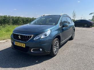 Vaurioauto  passenger cars Peugeot 2008 Blue lion edition AUTOMAAT 2017/3