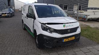 krockskadad bil bedrijf Peugeot Partner 1.5 blue hdi 130 automaat! eat8 100.000 km! 2023/1