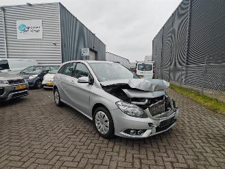 skadebil auto Mercedes B-klasse 200 Ambition Automaat 62621 km Nap! Supermooi! 2012/1