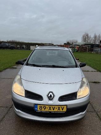 Schadeauto Renault Clio Koppeling stuk 2007/10