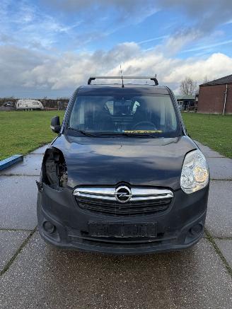 krockskadad bil auto Opel Combo VAN 2015/1