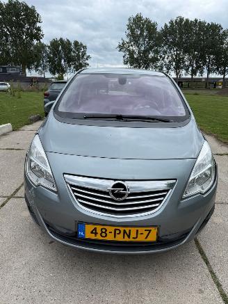 Vaurioauto  passenger cars Opel Meriva B 1.4 turbo Ecotec 2011/1